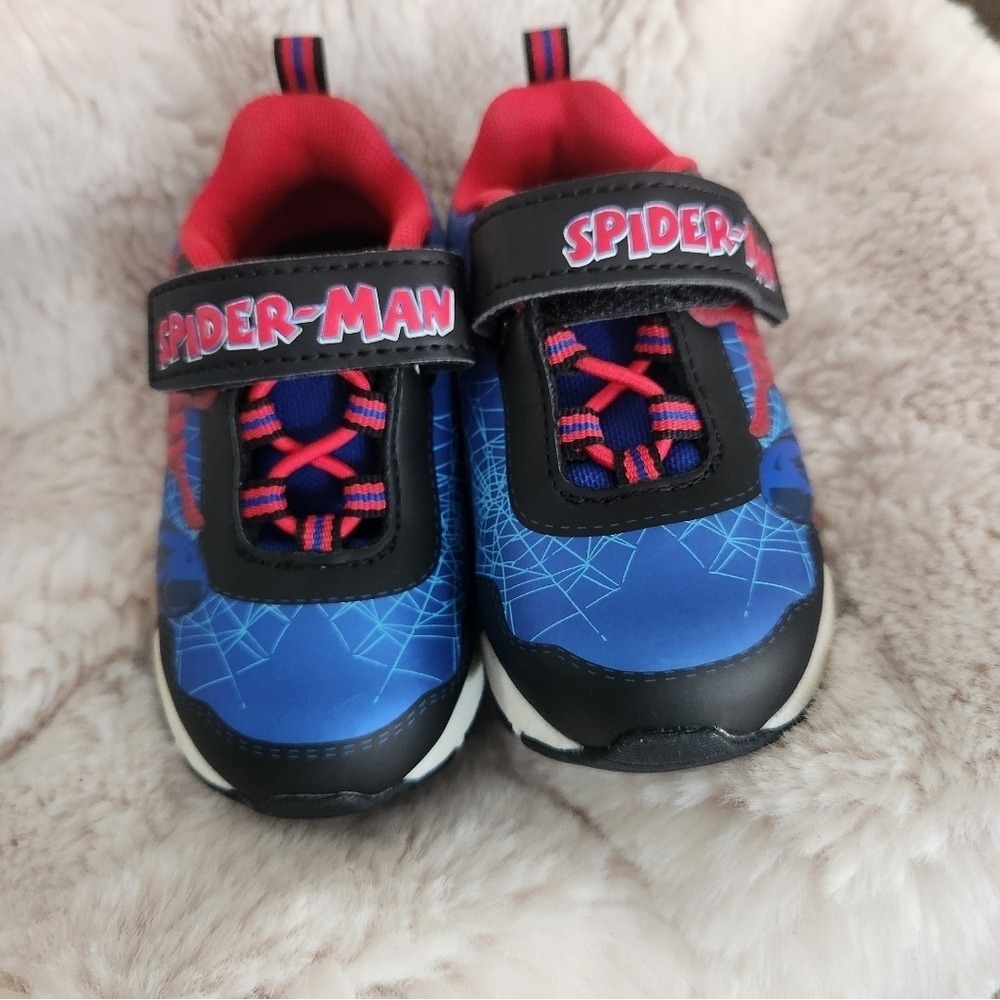 Marvel Spiderman Light Up Sneakers Size‎ 6